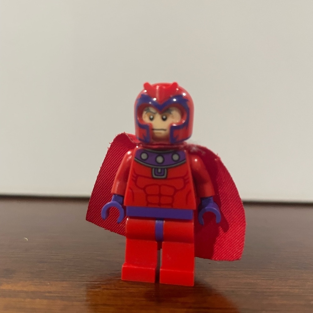 LEGO 2012 Minifigure Magneto X-Men Supervillain + Dark Purple Cape sh0031 6866